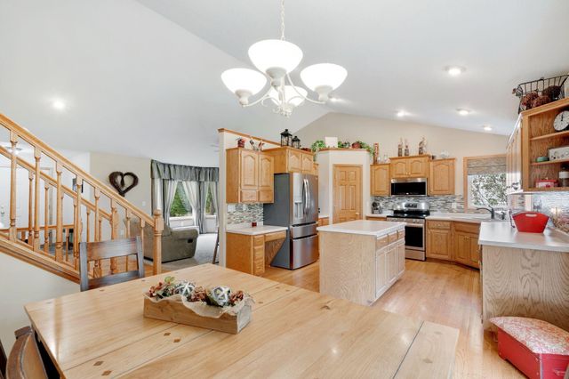 707 Chalupsky Avenue SE, New Prague, MN 56071