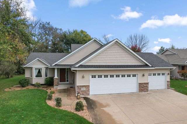 707 Chalupsky Avenue SE, New Prague, MN 56071