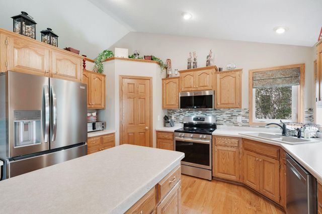 707 Chalupsky Avenue SE, New Prague, MN 56071