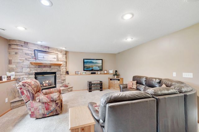 707 Chalupsky Avenue SE, New Prague, MN 56071