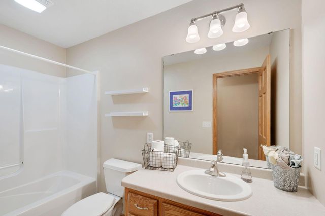 707 Chalupsky Avenue SE, New Prague, MN 56071