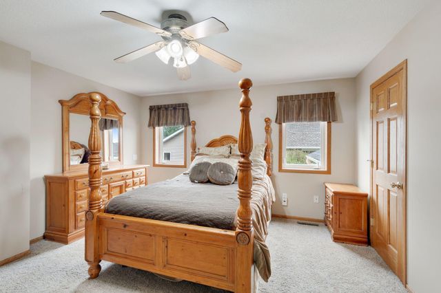 707 Chalupsky Avenue SE, New Prague, MN 56071