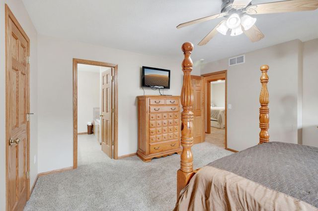 707 Chalupsky Avenue SE, New Prague, MN 56071