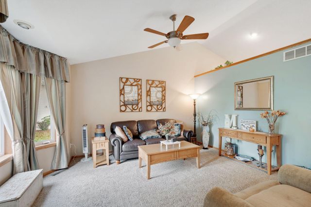 707 Chalupsky Avenue SE, New Prague, MN 56071