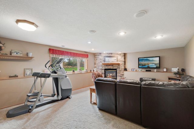 707 Chalupsky Avenue SE, New Prague, MN 56071