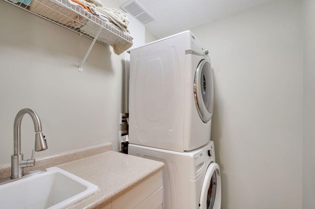 707 Chalupsky Avenue SE, New Prague, MN 56071