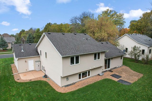 707 Chalupsky Avenue SE, New Prague, MN 56071