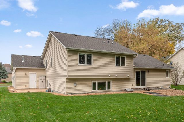 707 Chalupsky Avenue SE, New Prague, MN 56071