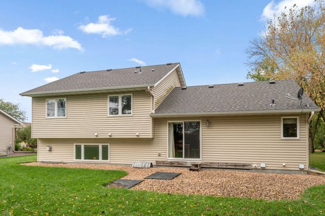 707 Chalupsky Avenue SE, New Prague, MN 56071