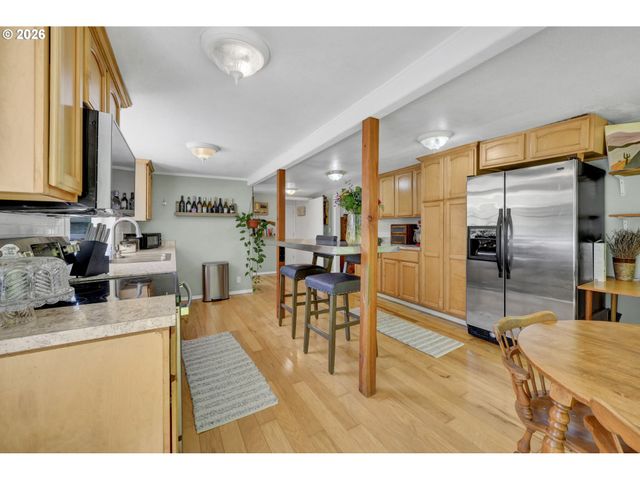 5596 CANARY Rd, Florence, OR 97439