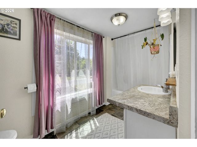 5596 CANARY Rd, Florence, OR 97439