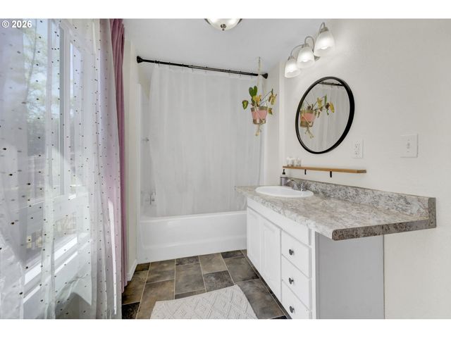 5596 CANARY Rd, Florence, OR 97439