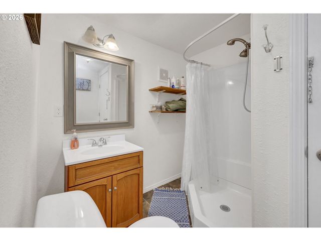 5596 CANARY Rd, Florence, OR 97439