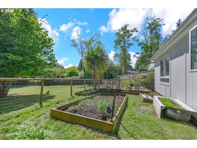 5596 CANARY Rd, Florence, OR 97439