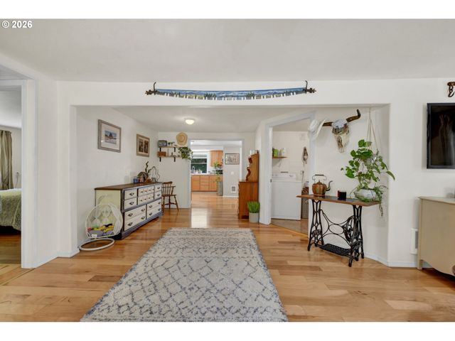 5596 CANARY Rd, Florence, OR 97439