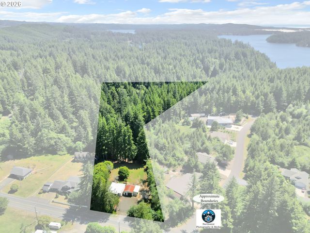 5596 CANARY Rd, Florence, OR 97439