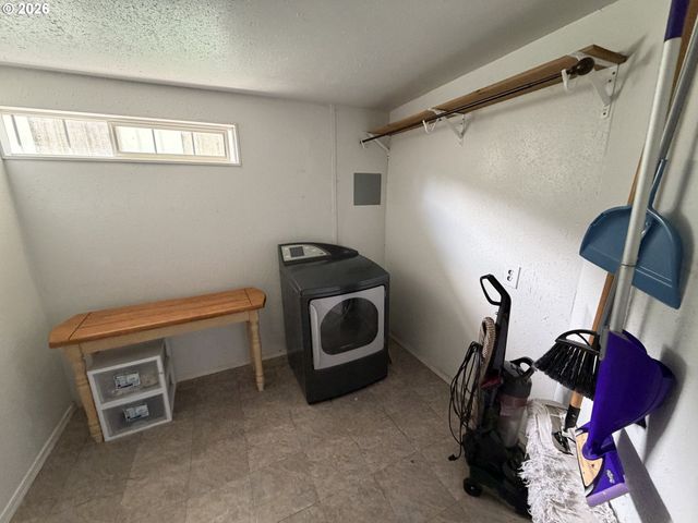 5596 CANARY Rd, Florence, OR 97439