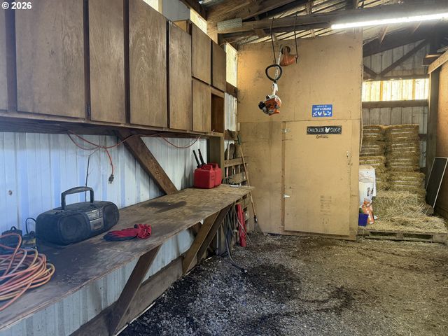 5596 CANARY Rd, Florence, OR 97439