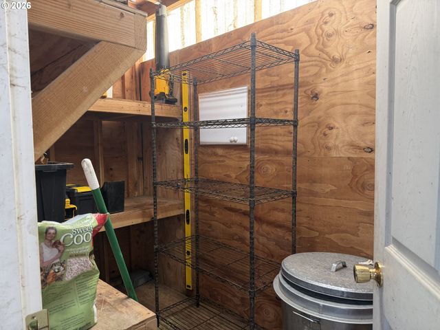 5596 CANARY Rd, Florence, OR 97439