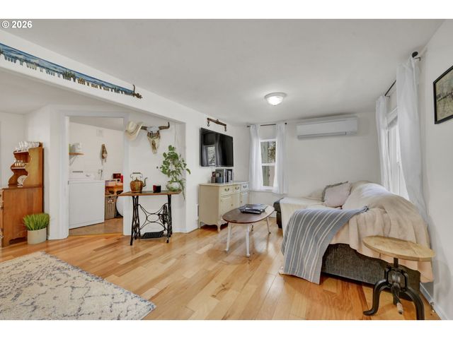 5596 CANARY Rd, Florence, OR 97439