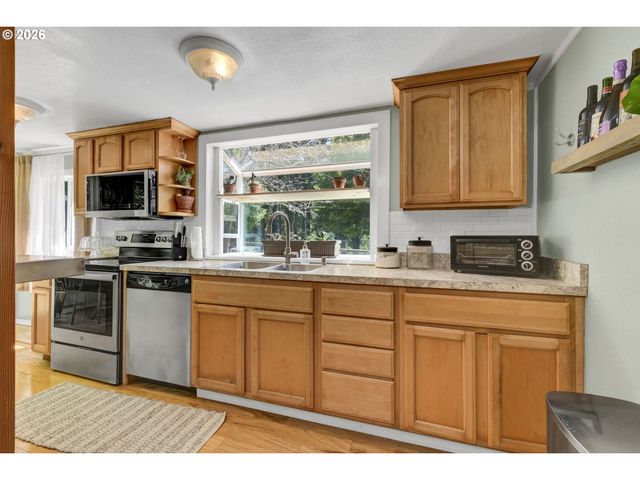 5596 CANARY Rd, Florence, OR 97439