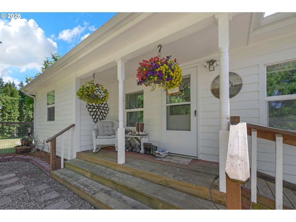 5596 CANARY Rd, Florence, OR 97439