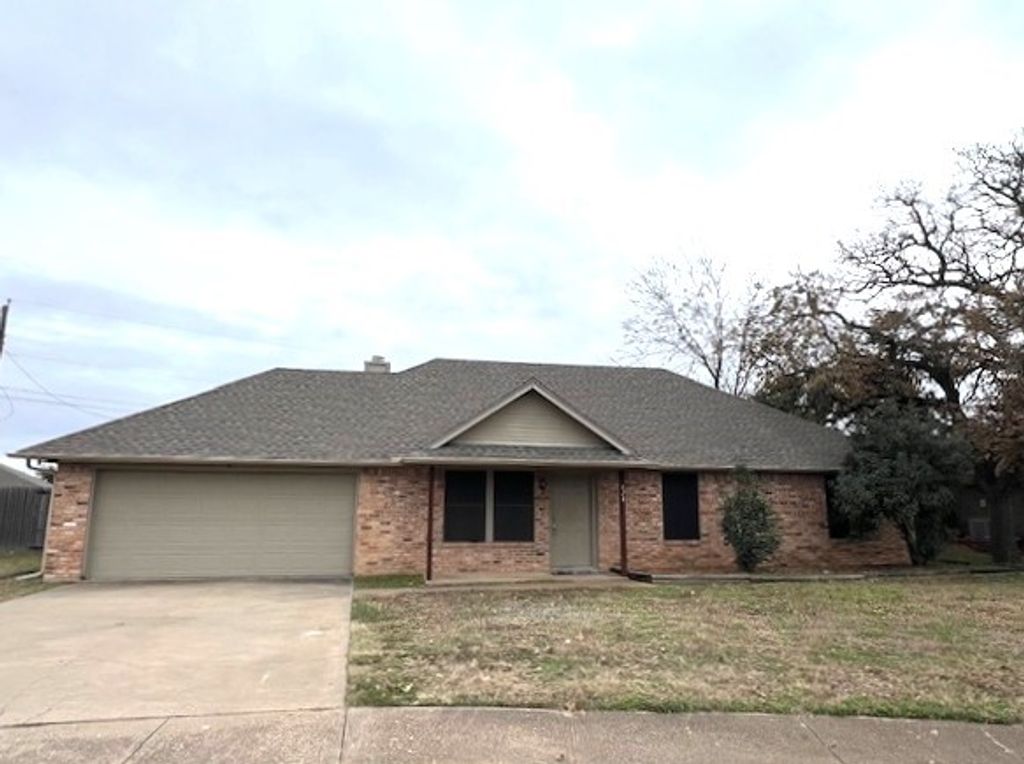 624 Johnathon Court, Joshua, TX 76058