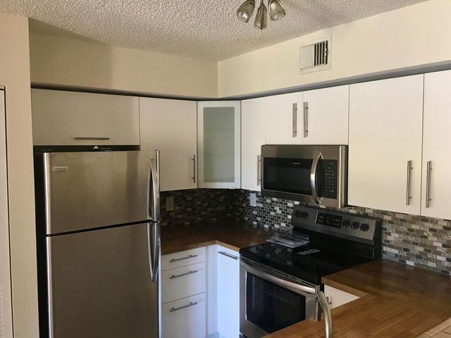 1721 Village Boulevard 303, West Palm Beach, FL 33409