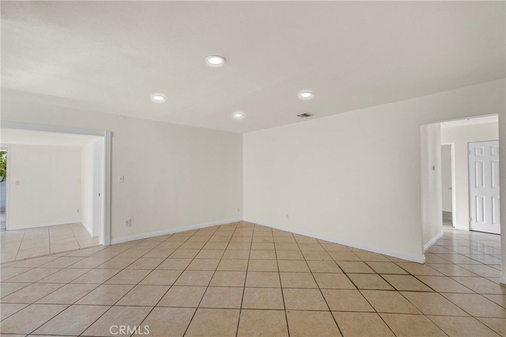 7955 White Oak, Reseda, CA 91335 — photo 3