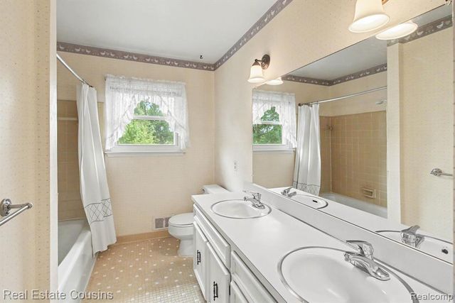 3017 Old Orchard Drive, Brighton, MI 48114