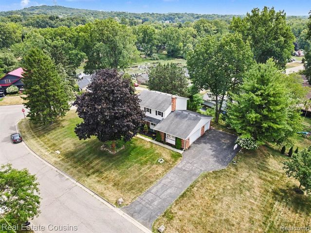 3017 Old Orchard Drive, Brighton, MI 48114