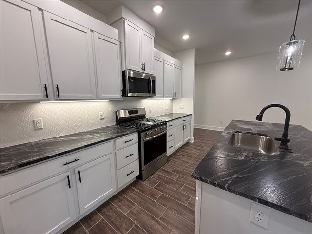 88 W Gilpin Street, Farmington, AR 72730