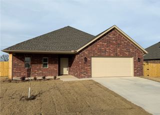 88 W Gilpin Street, Farmington, AR 72730