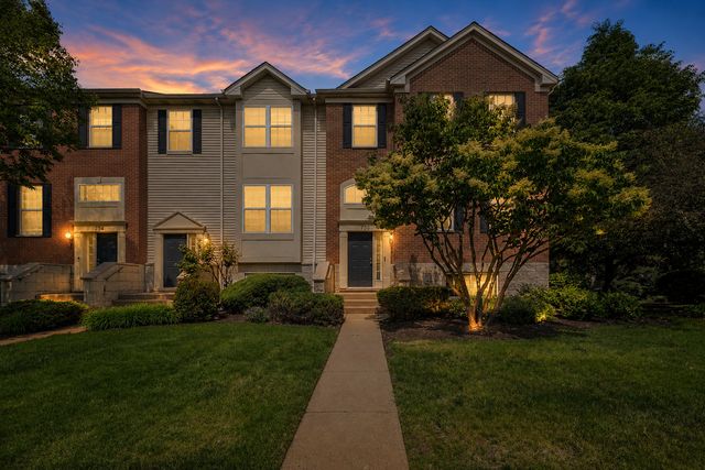 758 Lambert Lane 97-6, Bartlett, IL 60103