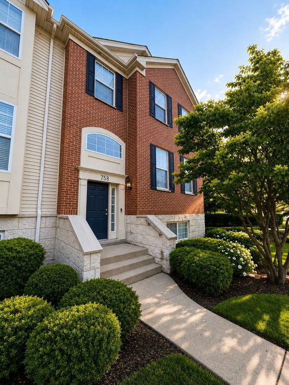 Image 2 of property listing at 758 Lambert Lane 97-6, Bartlett, IL 60103