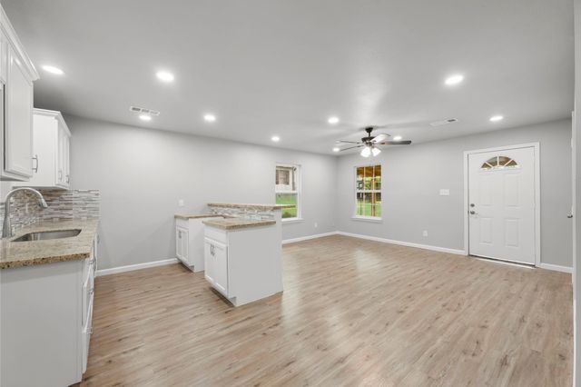 15627 Holly Drive, Montgomery, TX 77356