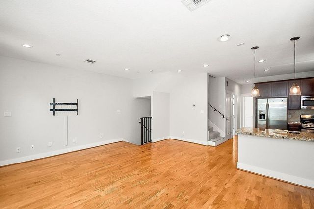 1121 W 17th Street B, Houston, TX 77008