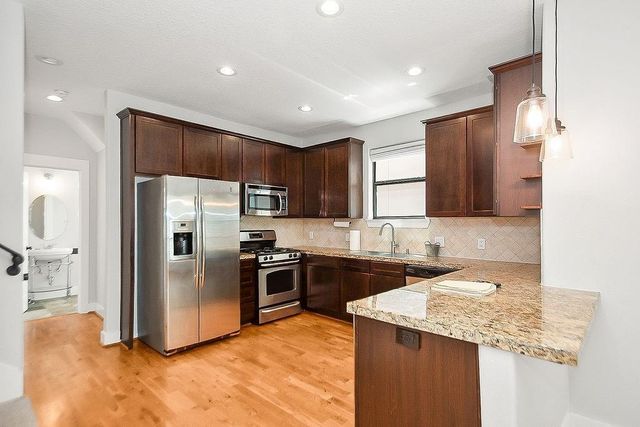 1121 W 17th Street B, Houston, TX 77008