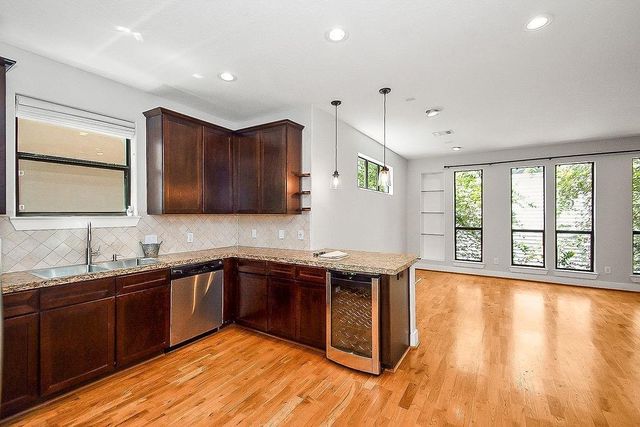 1121 W 17th Street B, Houston, TX 77008