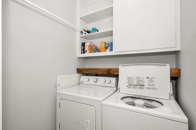 1121 W 17th Street B, Houston, TX 77008