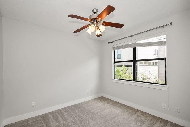 1121 W 17th Street B, Houston, TX 77008