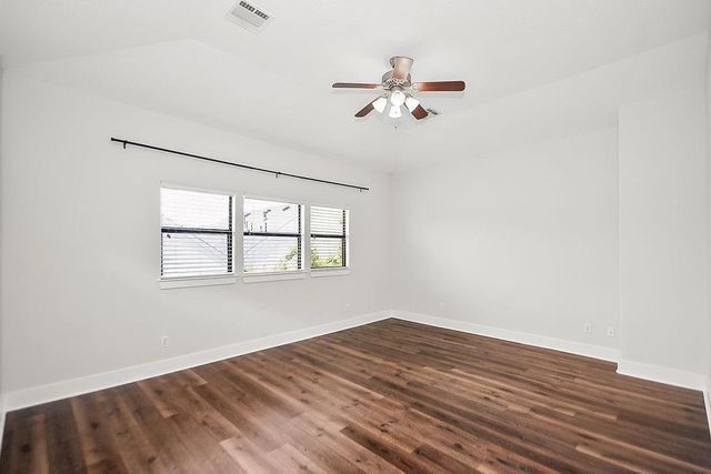 1121 W 17th Street B, Houston, TX 77008