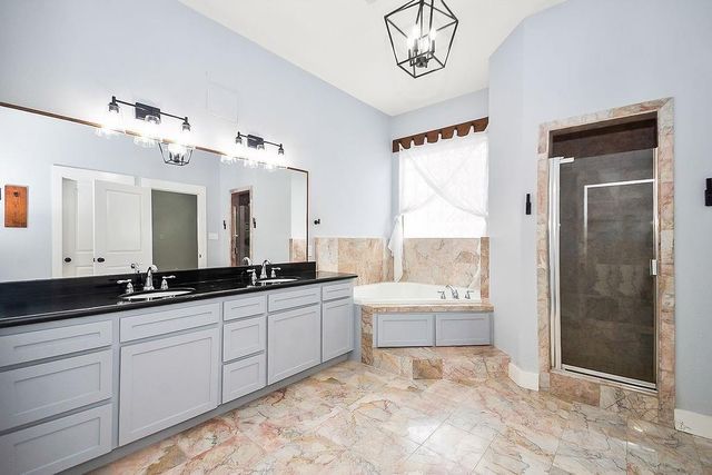 1121 W 17th Street B, Houston, TX 77008