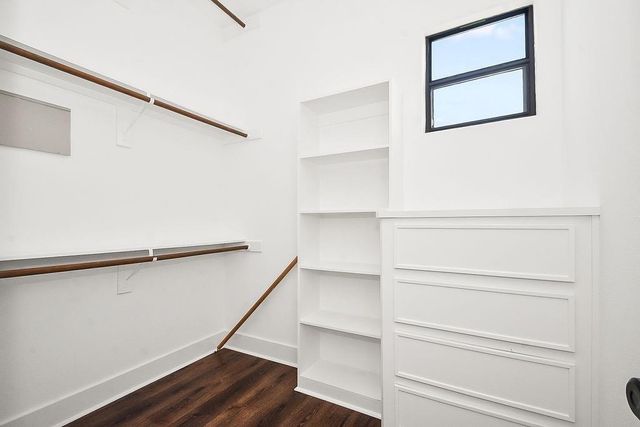 1121 W 17th Street B, Houston, TX 77008