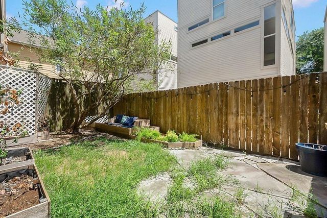 1121 W 17th Street B, Houston, TX 77008