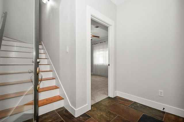 1121 W 17th Street B, Houston, TX 77008