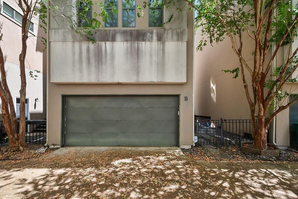 1121 W 17th Street B, Houston, TX 77008