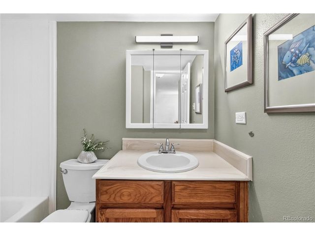 1390 Everett Ct 3-111, Lakewood, CO 80215