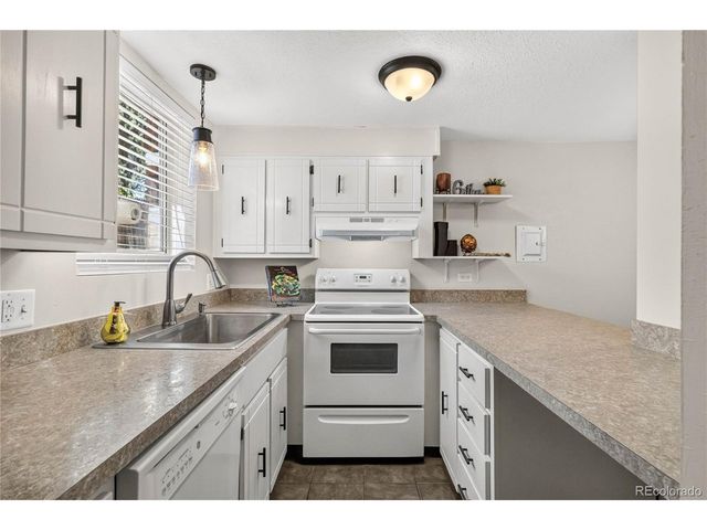 1390 Everett Ct 3-111, Lakewood, CO 80215