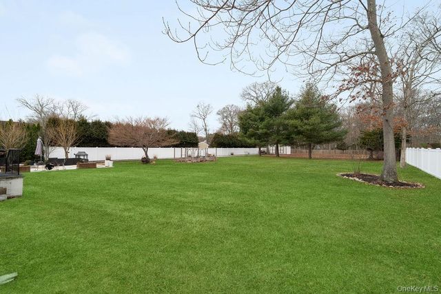 186 Lake Avenue, Saint James, NY 11780